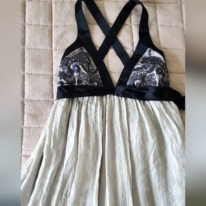 Twenty One Woman S Maxi Dress Sleeveless Strap Bands Back Gray & Black V Neck